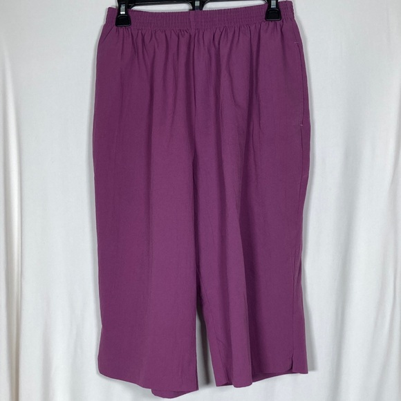 2/$12 Bon Worth Purple Petite Capris Lightweight Flowy - Picture 1 of 8